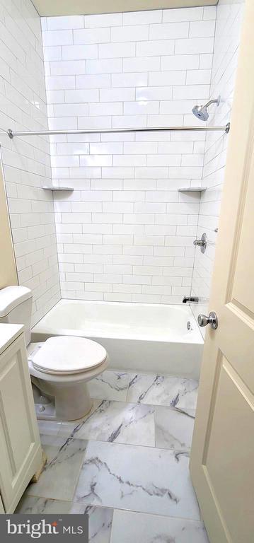 Building Photo - 1219 W Silver St