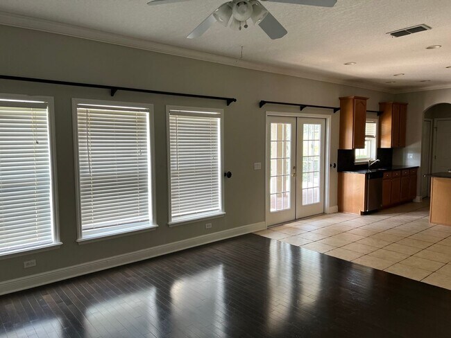 Building Photo - Stunning Windermere Home in Gated Communit...