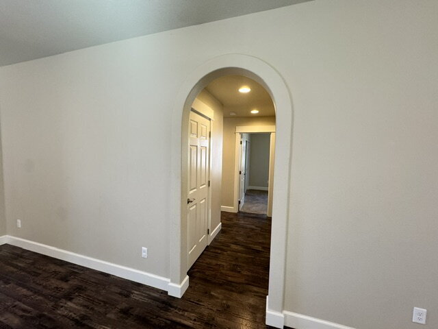 Building Photo - 3 Bed / 2 Bath near Pine Nursery Park — Grass Park Next Door, Private Community Pool