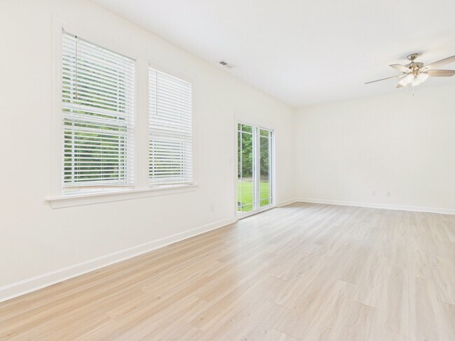 Building Photo - 602 Princess Anne Cir
