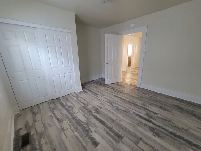 Building Photo - Newly renovated 4 bed 2 bath home in the heart of Downtown Wilmington .