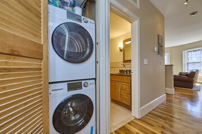 Building Photo - 89 Waltham St