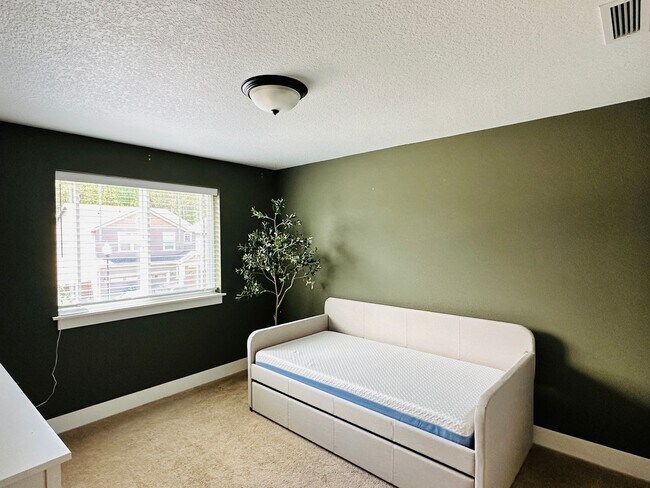 Building Photo - Charming Newer Ridgefield Home with Upgrades Throughout
