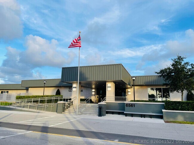 Building Photo - 816 Normandy Ln