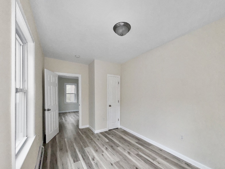 Building Photo - 8-10 Varnum St