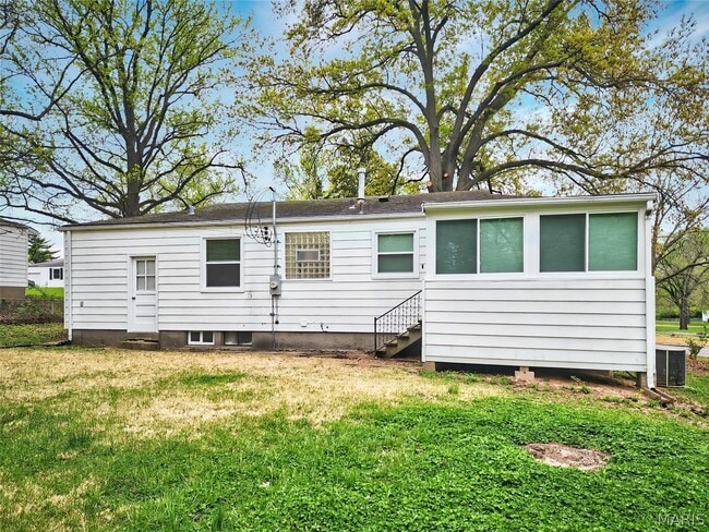 Building Photo - 637 Karess Dr