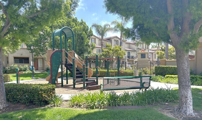 Building Photo - 17871 Shady View Dr