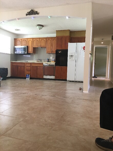 Building Photo - 12 Marsh Ave NW