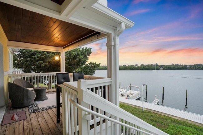 Building Photo - 101 Pompano Dr SE