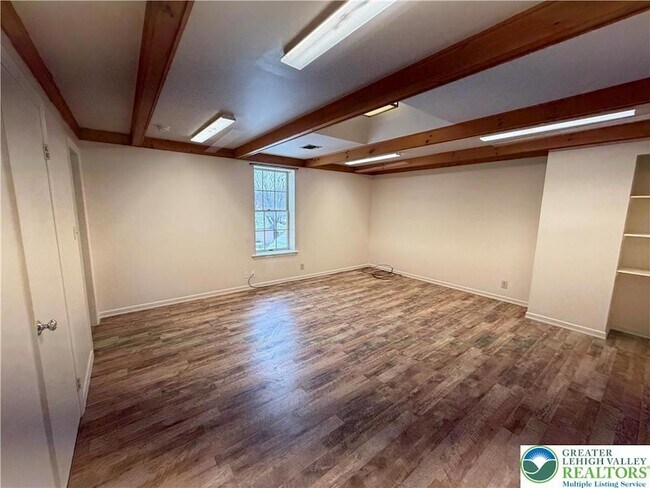 Building Photo - 100 W Main St