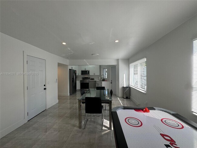 Building Photo - 1904 SW 28th St