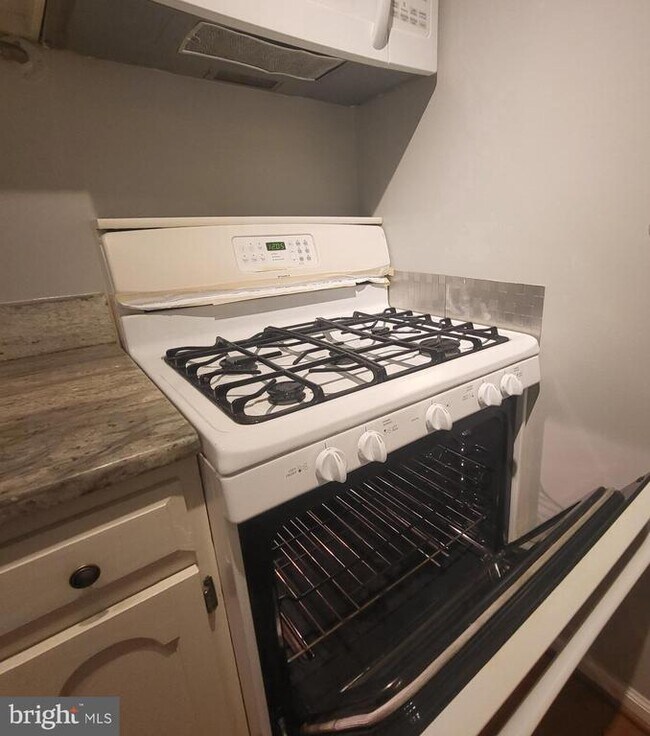 Building Photo - 5800 Cove Landing Rd