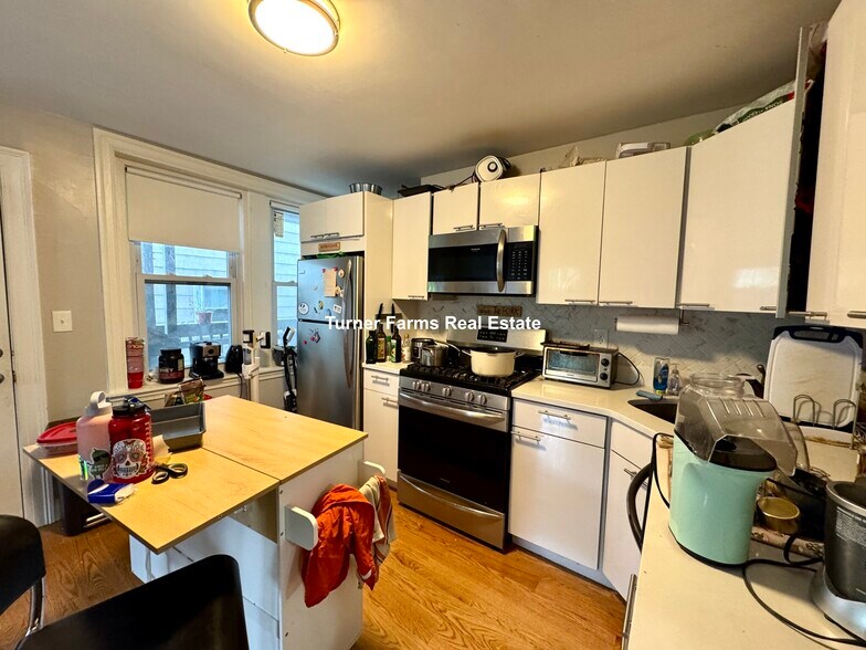 Primary Photo - 106 Berkshire St