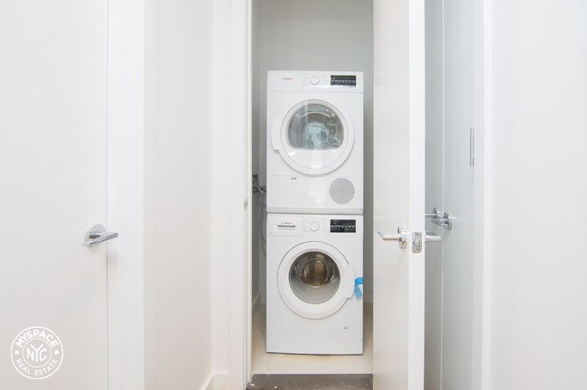 Building Photo - 436 Albee Sq