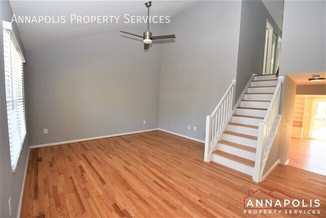 Building Photo - 424 Holly Dr