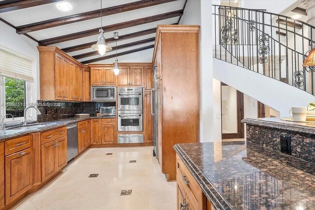 Building Photo - 800 SW 12th Ave