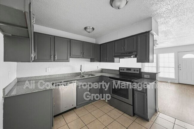 Building Photo - 4921 Miller Ave