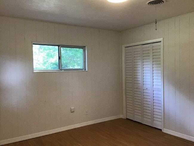 Building Photo - 717 Denton Rd