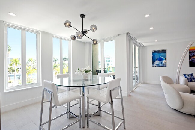 Building Photo - 100 SE 5th Ave