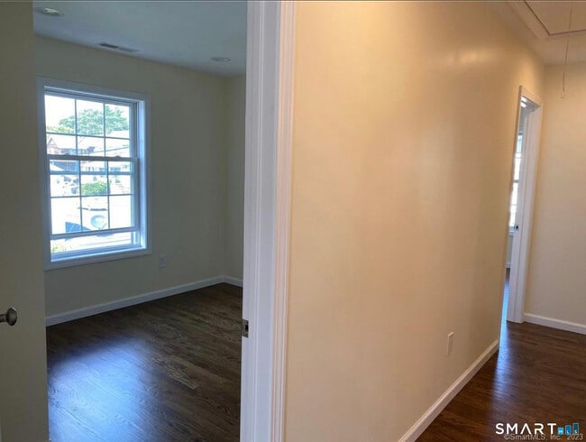 Building Photo - 63 Soundview Ave