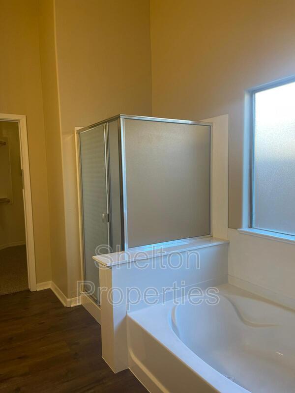 Building Photo - 25652 W Magnolia St