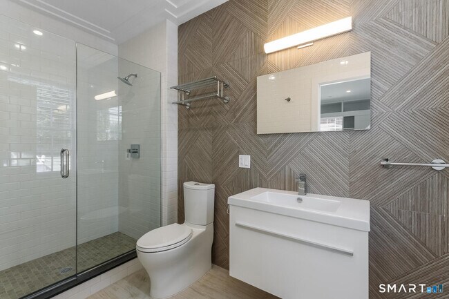 Building Photo - 1990 Bronson Rd