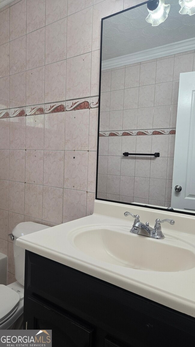 Building Photo - 391 Hidden Valley Dr SE