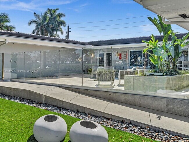 Building Photo - 840 South South Lake Drive, Hollywood, FL ...