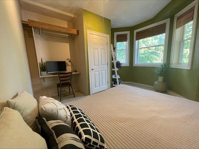 Building Photo - 15 Downer Ct