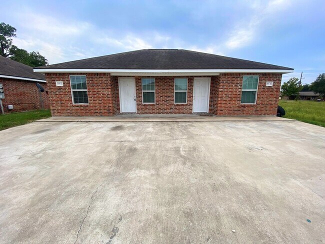 Building Photo - 899 Hampton Lane