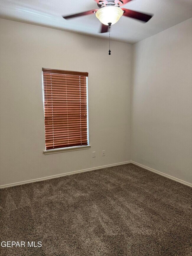 Building Photo - 3737 Tierra Campa Dr