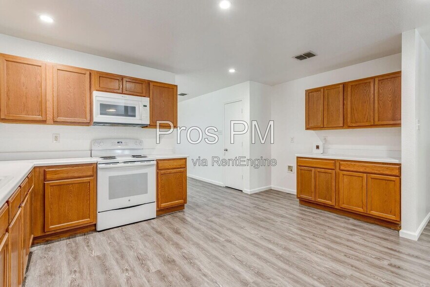 Building Photo - 1616 Diamond Lake Trail