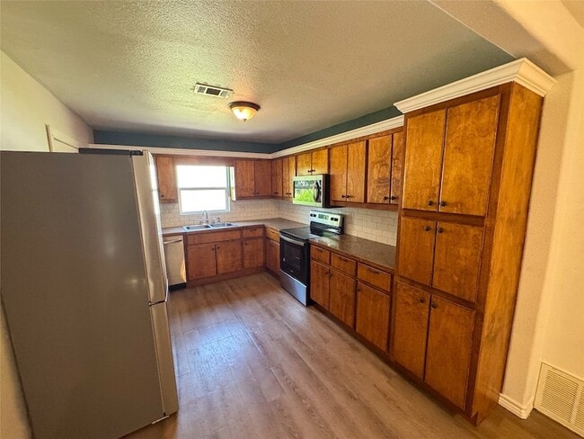 Building Photo - 910 S Austin St