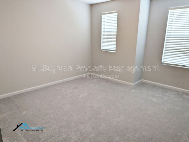 Building Photo - 5866 Woodlawn Dr