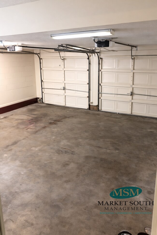 Building Photo - **APPLICATION PENDING!! SOUTHBRIDGE BEAUTY- AVAILABLE NOW!
