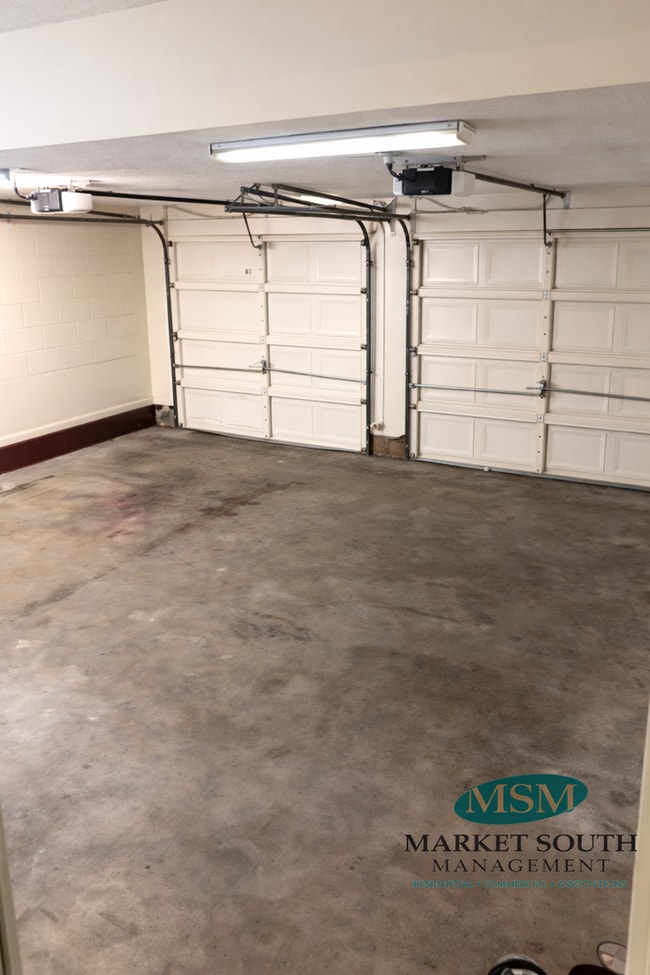 Building Photo - SOUTHBRIDGE BEAUTY- AVAILABLE NOW!