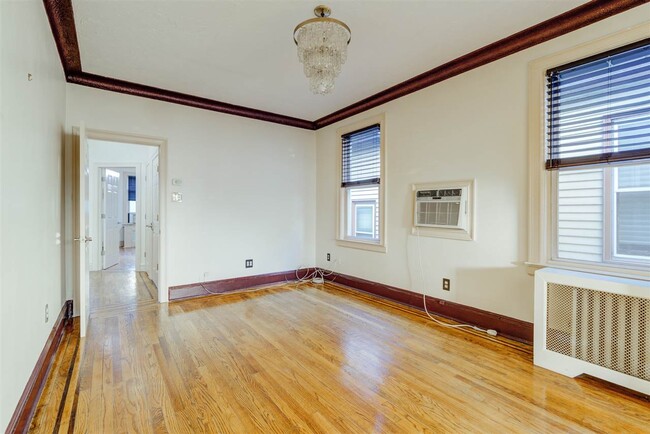 Building Photo - 13 W 27th St