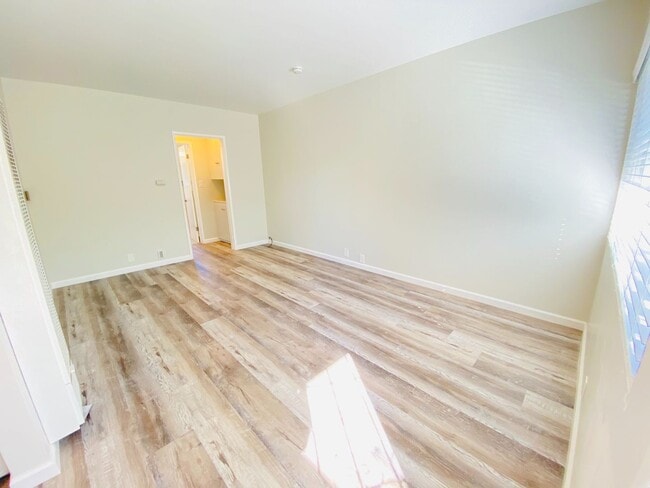 Building Photo - Great one bedroom one bath condo