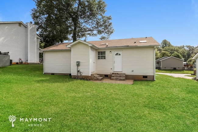 Building Photo - Cozy Three Bedroom