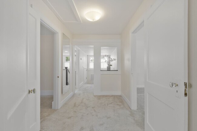 Building Photo - 4th Ave Riverside