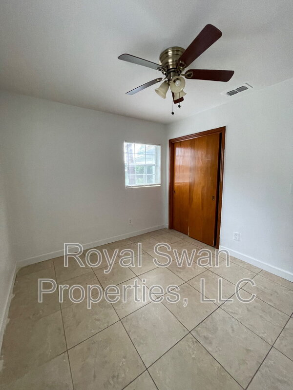 Building Photo - 1047 Pineview Pl