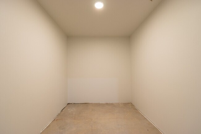 Building Photo - 1920 Edwards St