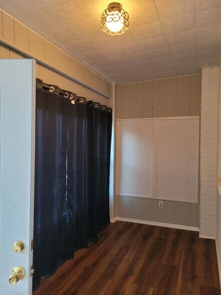 Building Photo - 4151 Gilham St