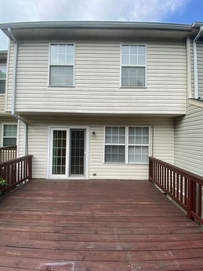 Building Photo - Charming 3 Bedroom/2 Full Bath/2 Half Bath Townhome in Constant Friendship, MD!