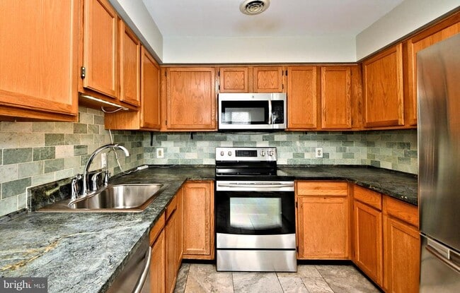 Building Photo - 122 Wheatsheaf Ln