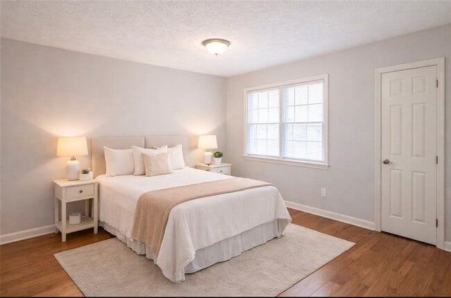 Building Photo - 1960 McEachern Manor Dr