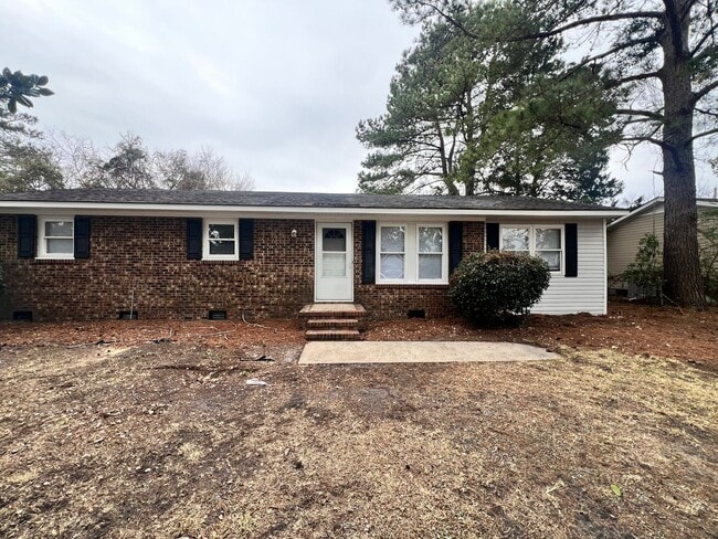 Building Photo - Charming Single-Family Home with Fenced in Backyard!