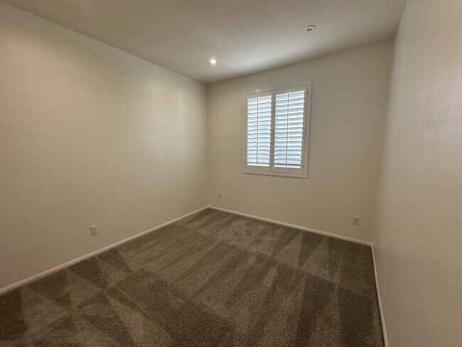 Building Photo - 5617 Buckthorn Ct