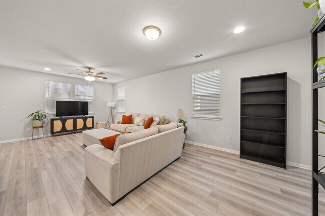 Building Photo - 3200 College Park Dr