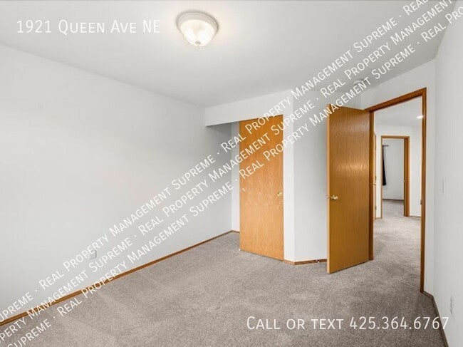 Building Photo - 1921 Queen Ave NE